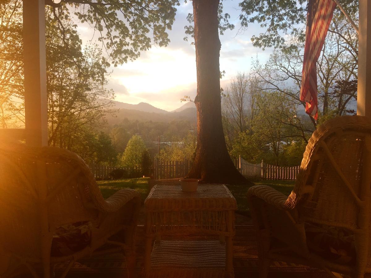 Oak Hill On Love Lane Bed And Breakfast Inn Waynesville Exterior foto